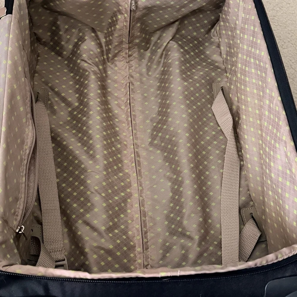 Black and Green Men's Travel Bag - Picture 4 of 5